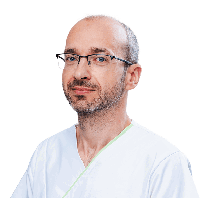 Osoba v bielom lekárskom oblečení