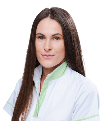 Žena v bielom lekárskom oblečení