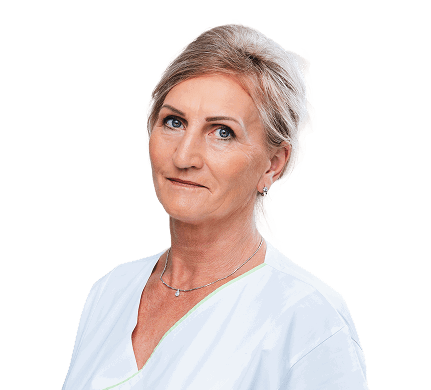 Žena v bielom oblečení.