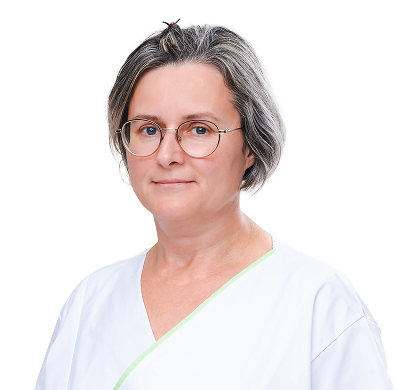 Žena v bielom oblečení.