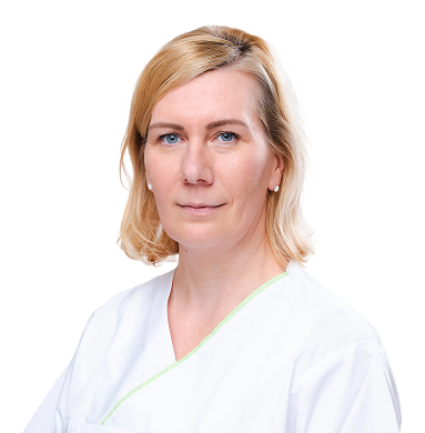 Žena v bielom lekárskom plášti.