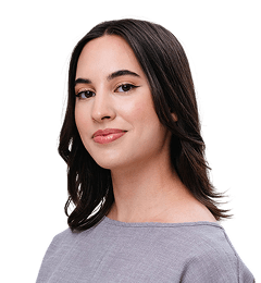 Žena s dlhými hnedými vlasmi